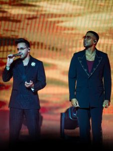 Prince Royce(left) and Romeo Santos(right) performing on their Mejor Tarde Que Nunca tour